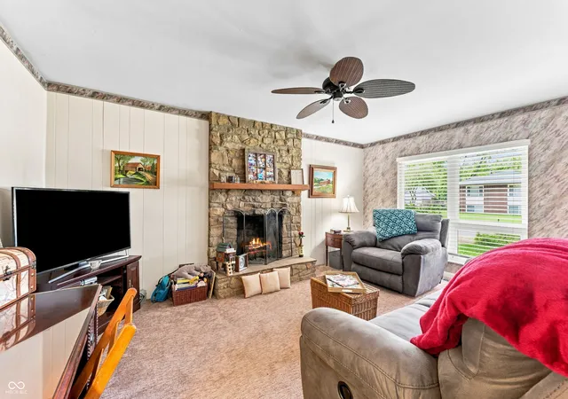 Photo 2 of Sale Pending at 3520 Waycross Dr, Columbus, IN 47203 | MLS# 22121014 | Listing updated on 2026-09-22