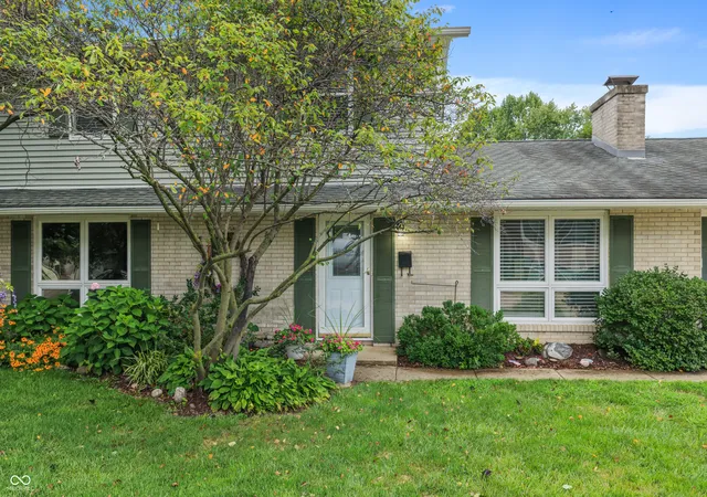 3rd image of 3520 Waycross Dr, Columbus, IN 47203 | MLS# 22121014