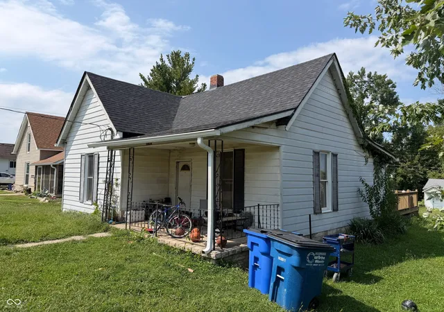 Photo 3 of Sale Pending at 1325 4th Street, Bedford, IN 47421 | MLS# 22121019 | Listing updated on 2026-10-02
