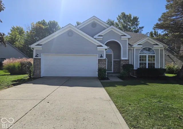 Photo 1 of Single family home for sale at 641 Beaverbrook Dr, Carmel, IN 46032 | MLS# 22121021 | Listing updated on 2026-10-12