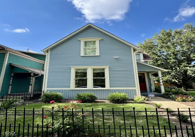 2nd image of 735 Elm St, Indianapolis, IN 46203 | MLS# 22121026