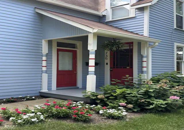 Photo 3 of Sale Pending at 735 Elm St, Indianapolis, IN 46203 | MLS# 22121026 | Listing updated on 2026-09-21