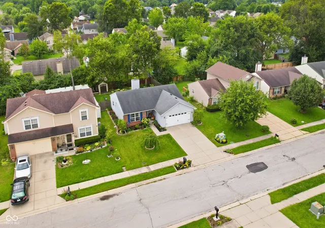 Photo 2 of Sale Pending at 2915 Driving Wind Way, Indianapolis, IN 46268 | MLS# 22121042 | Listing updated on 2026-09-29