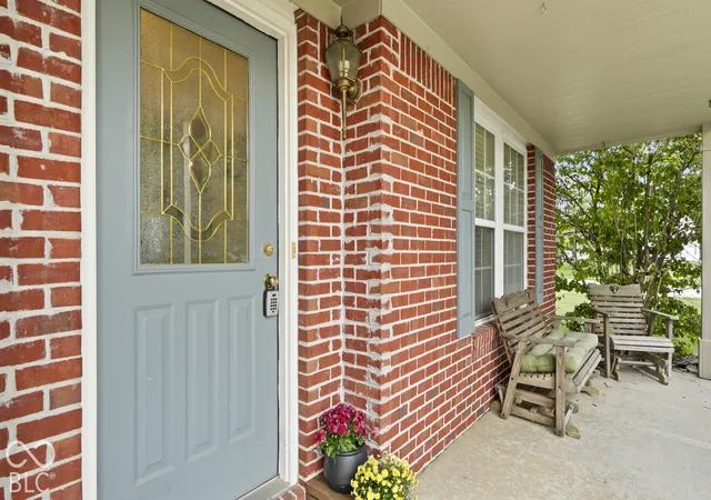 Photo 3 of Single family home for sale at 1124 E Mcclarnon Dr, Greenfield, IN 46140 | MLS# 22121043 | Listing updated on 2026-10-07