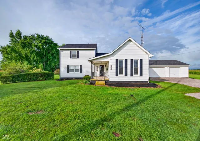 1st image of 5365 E State St E, Columbus, IN 47201 | MLS# 22121048