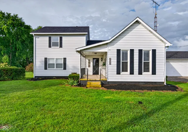 2nd image of 5365 E State St E, Columbus, IN 47201 | MLS# 22121048