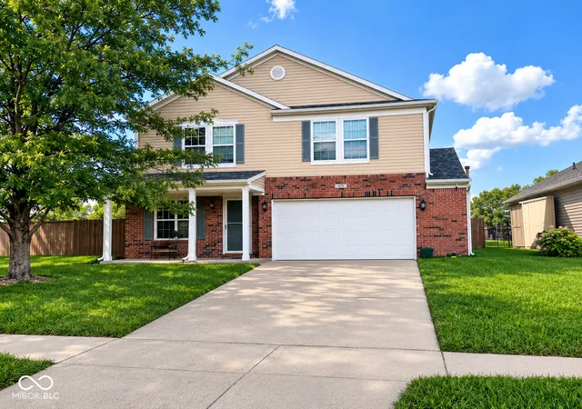 2nd image of 679 Greenway St, Greenwood, IN 46143 | MLS# 22121061