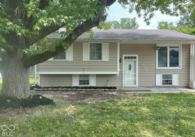 Photo 3 of Single family home for sale at 3913 Eisenhower Dr, Indianapolis, IN 46254 | MLS# 22121068 | Listing updated on 2026-10-03