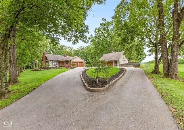 2nd image of 12196 N Bingham Rd N, Mooresville, IN 46158 | MLS# 22121070