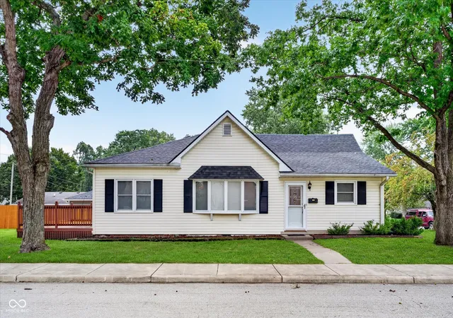1st image of 1108 Central Ave, Noblesville, IN 46060 | MLS# 22121074