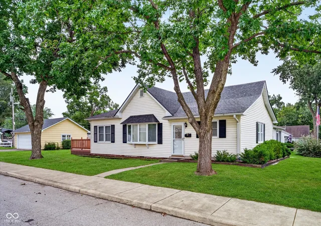 2nd image of 1108 Central Ave, Noblesville, IN 46060 | MLS# 22121074