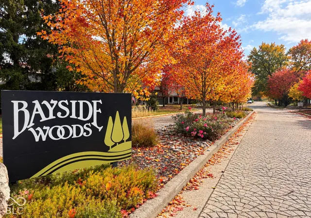 Photo 4 of Condo for sale at 6437 Bayside S Dr, Indianapolis, IN 46250 | MLS# 22121084 | Listing updated on 2026-10-30