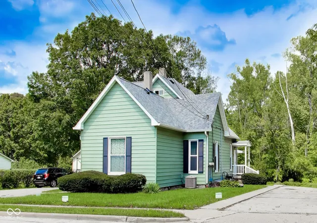 2nd image of 2608 E Southport Rd, Indianapolis, IN 46227 | MLS# 22121086