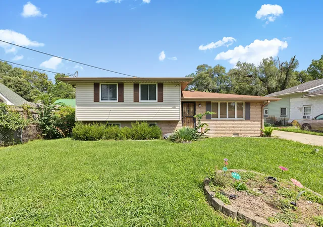 1st image of 5423 S Victoria Dr, Indianapolis, IN 46217 | MLS# 22121096