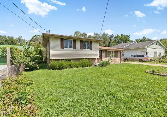3rd image of 5423 S Victoria Dr, Indianapolis, IN 46217 | MLS# 22121096