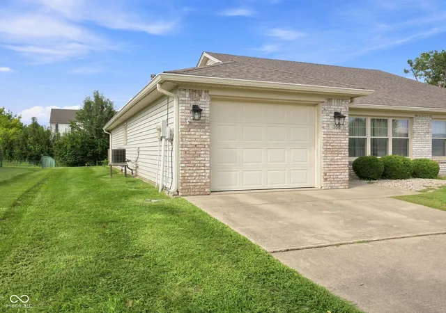 3rd image of 1358 Swan Dr, Franklin, IN 46131 | MLS# 22121118