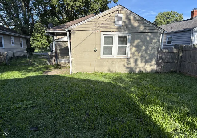 22nd image of 2131 N Dequincy St, Indianapolis, IN 46218 | MLS# 22121119