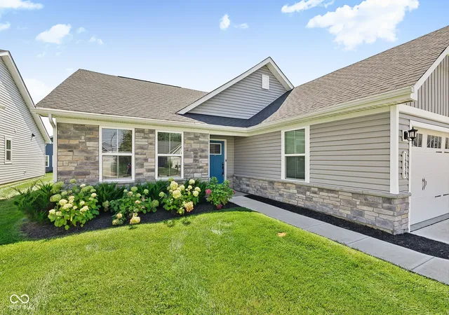 Photo 1 of Single family home for sale at 1239 Gunnison Dr, Greenfield, IN 46140 | MLS# 22121134 | Listing updated on 2026-10-20