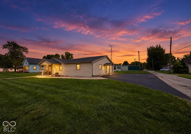 Photo 3 of Single family home for sale at 824 N George St, Rushville, IN 46173 | MLS# 22121148 | Listing updated on 2026-10-03