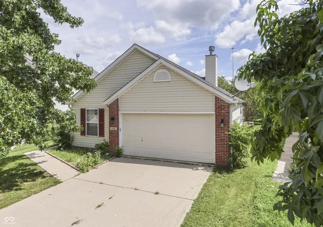 2nd image of 226 Gazebo Dr, Indianapolis, IN 46227 | MLS# 22121150