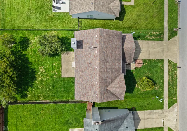 Photo 1 of Single family home for sale at 905 Lionshead Ln, Greenwood, IN 46143 | MLS# 22121156 | Listing updated on 2026-10-09
