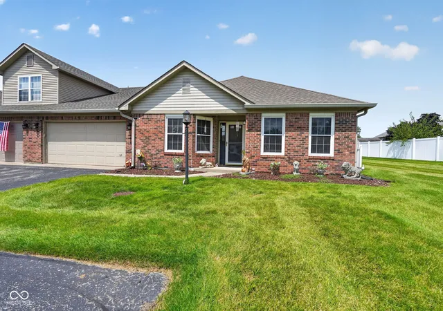 1st image of 6214 Robinwood Ln, Indianapolis, IN 46237 | MLS# 22121168
