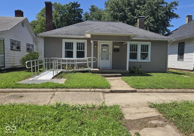 Photo 1 of Single family home for sale at 2425 S 6th Street, Terre Haute, IN 47802 | MLS# 22121175 | Listing updated on 2026-08-19