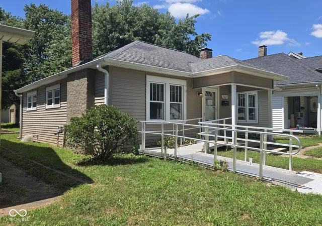 Photo 2 of Single family home for sale at 2425 S 6th Street, Terre Haute, IN 47802 | MLS# 22121175 | Listing updated on 2026-08-19