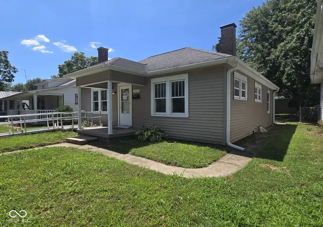 Photo 2 of Single family home for sale at 2425 S 6th Street, Terre Haute, IN 47802 | MLS# 22121175 | Listing updated on 2026-08-19