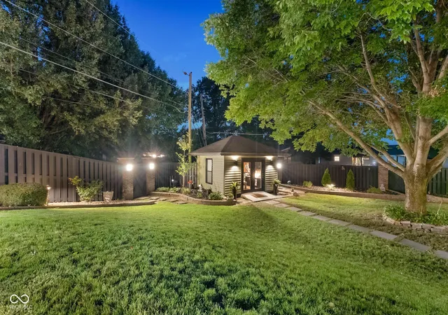 Photo 4 of Single family home for sale at 1411 Stadium Dr, Seymour, IN 47274 | MLS# 22121178 | Listing updated on 2026-09-22