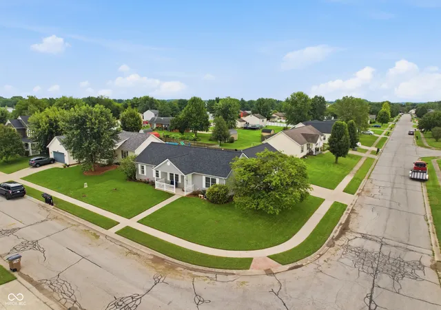 Photo 2 of Sale Pending at 1675 Pinion Ct, Columbus, IN 47201 | MLS# 22121182 | Listing updated on 2026-08-23