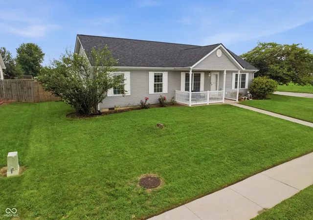 Photo 3 of Sale Pending at 1675 Pinion Ct, Columbus, IN 47201 | MLS# 22121182 | Listing updated on 2026-08-23