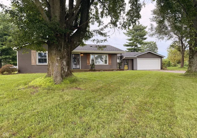 2nd image of 714 Deaver Rd, Columbus, IN 47201 | MLS# 22121188