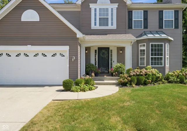 Photo 2 of Single family home for sale at 14715 Fernwood Dr, Carmel, IN 46033 | MLS# 22121191 | Listing updated on 2026-09-22