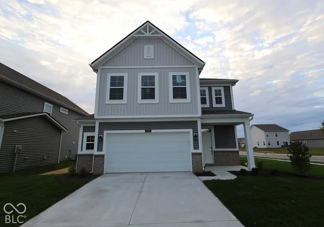 Photo 2 of Single family home for sale at 2307 Bear Oak Run, Shelbyville, IN 46176 | MLS# 22121205 | Listing updated on 2026-10-08
