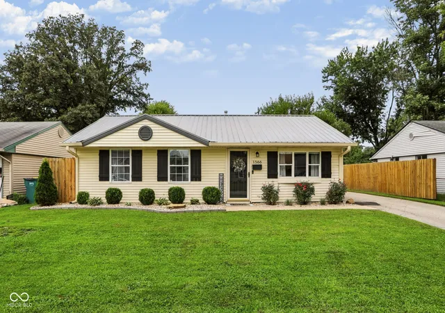 1st image of 1566 Roberts Rd, Franklin, IN 46131 | MLS# 22121207