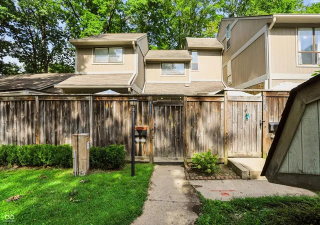 1st image of 4235 Larkspur Tr, Indianapolis, IN 46237 | MLS# 22121212