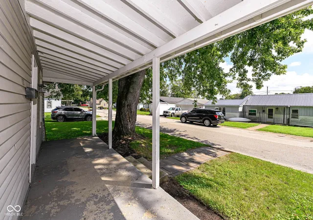 2nd image of 321 E Monroe St, Fortville, IN 46040 | MLS# 22121245