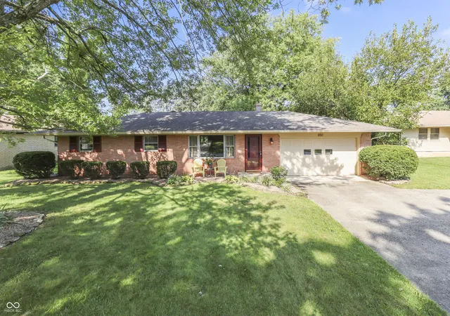2nd image of 650 Lindenwood Dr, Greenwood, IN 46142 | MLS# 22121248