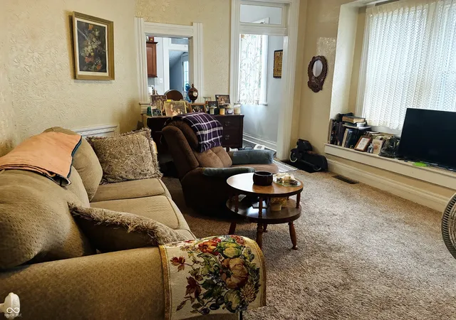 3rd image of 219 W Locust St, Shelbyville, IN 46176 | MLS# 22121250