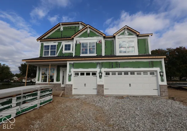 Photo 2 of Single family home for sale at 975 Vineyard Way, Greenwood, IN 46143 | MLS# 22121256 | Listing updated on 2026-10-21