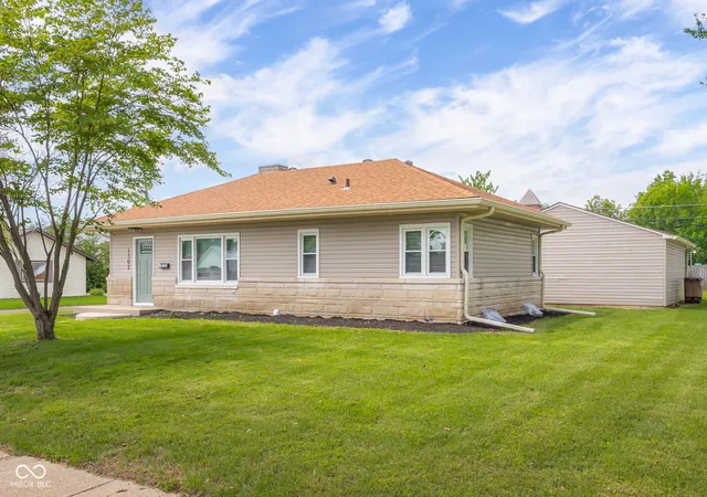 3rd image of 1302 Pennsylvania St, Columbus, IN 47201 | MLS# 22121257