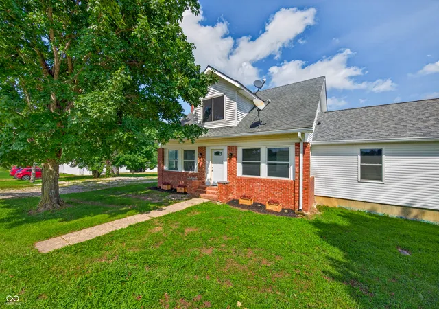 Photo 3 of Sale Pending at 6463 S 125 West, Trafalgar, IN 46181 | MLS# 22121269 | Listing updated on 2026-09-01