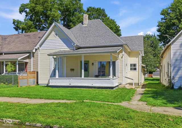 3rd image of 554 W Taylor St, Shelbyville, IN 46176 | MLS# 22121278