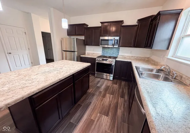 2nd image of 594 Geronimo Dr, Greenfield, IN 46140 | MLS# 22121304