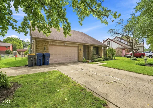 Single family home for sale at 2116 Heather Dr, Anderson, IN 46012 | MLS# 22121319