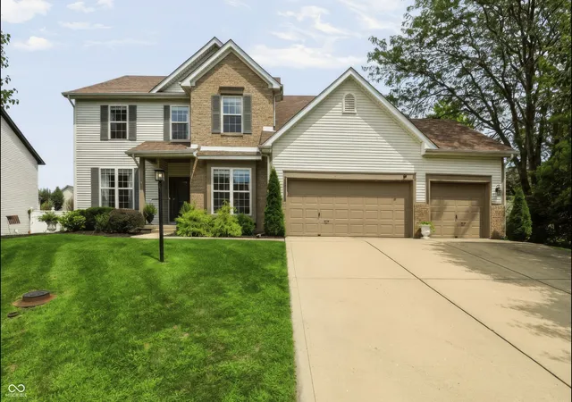 2nd image of 8315 Bent Oak Dr, Indianapolis, IN 46236 | MLS# 22121332