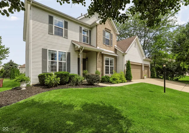 3rd image of 8315 Bent Oak Dr, Indianapolis, IN 46236 | MLS# 22121332
