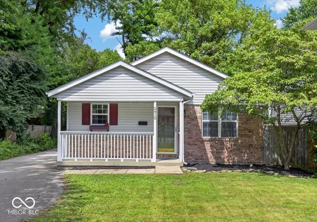 32nd image of 2410 Dell Zell Dr, Indianapolis, IN 46220 | MLS# 22121333