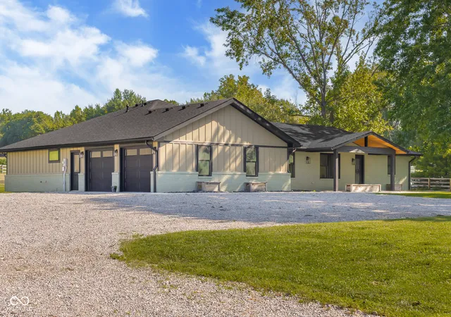 Photo 4 of Sale Pending at 9070 W 450 S, Columbus, IN 47201 | MLS# 22121353 | Listing updated on 2026-10-26